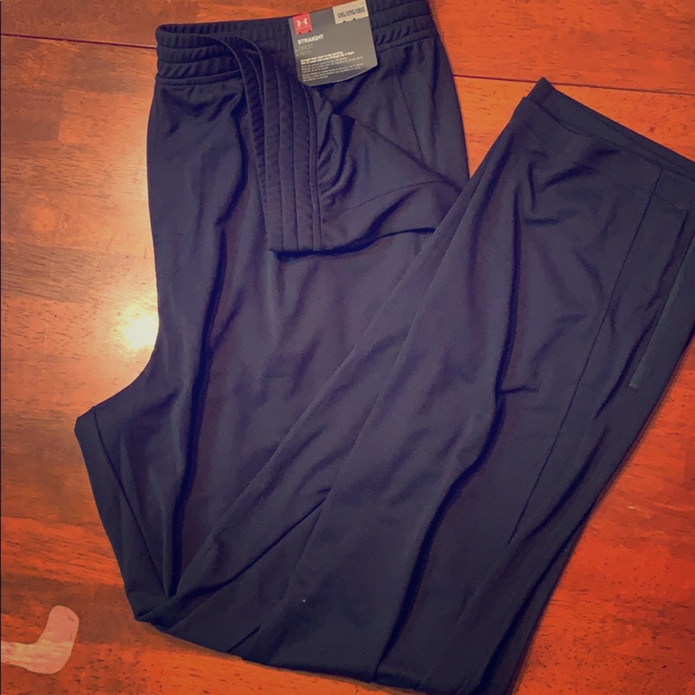 Men’s Under Armour long pants.
